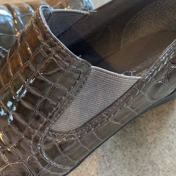 NWOB Clarks bendables loafers in gun metal grey/brown - Picture 4 of 7